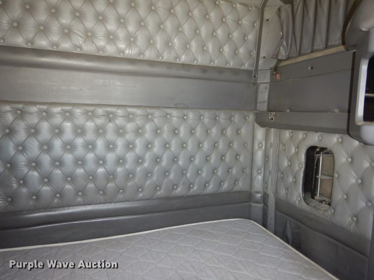 image for item DK0309 2009 Kenworth T660  semi truck