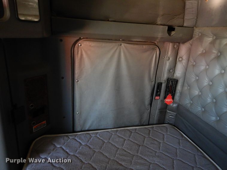 image for item DK0309 2009 Kenworth T660  semi truck