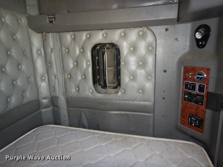 image for item DK0309 2009 Kenworth T660  semi truck