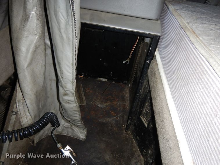 image for item DK0309 2009 Kenworth T660  semi truck