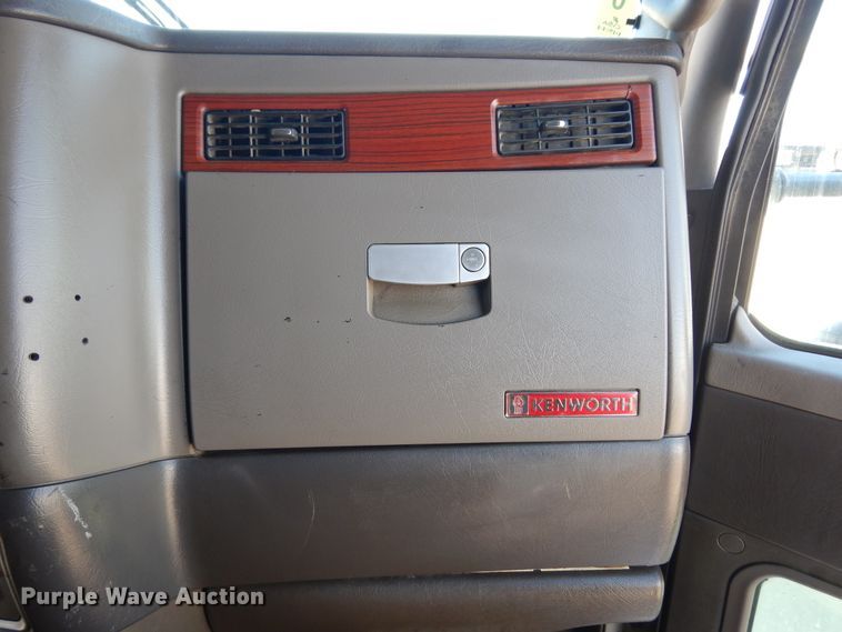 image for item DK0309 2009 Kenworth T660  semi truck