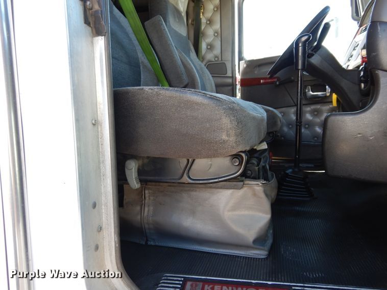 image for item DK0309 2009 Kenworth T660  semi truck