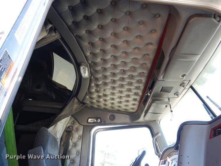 image for item DK0309 2009 Kenworth T660  semi truck