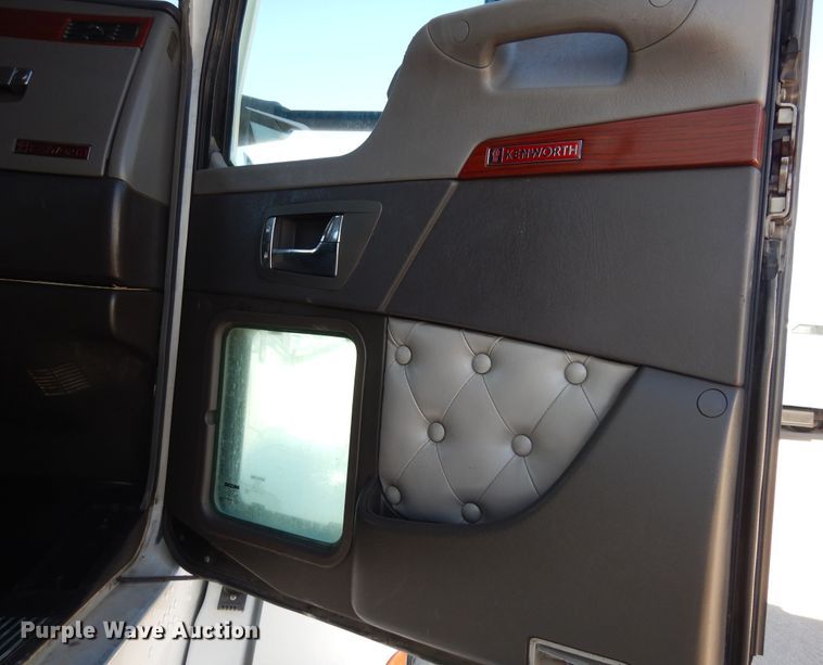 image for item DK0309 2009 Kenworth T660  semi truck