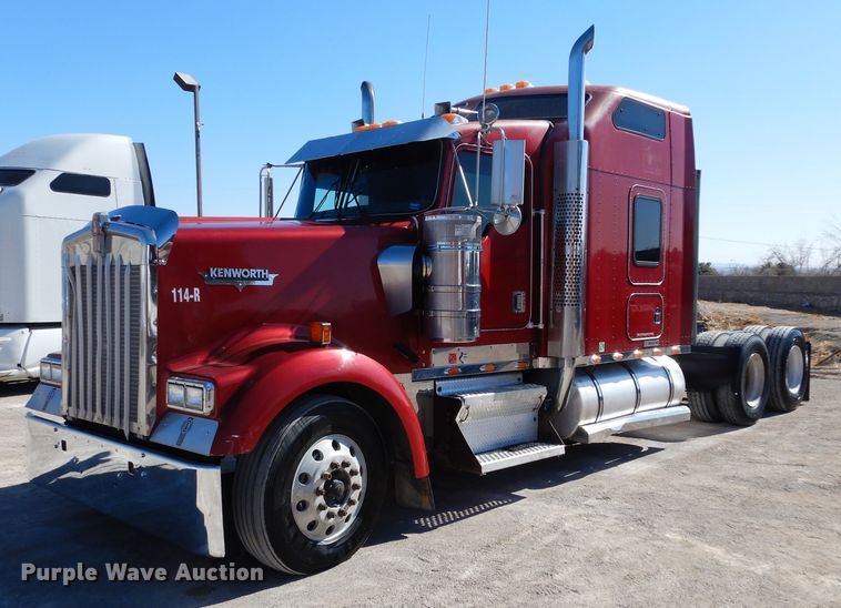 image for item DK0310 2002 Kenworth W900  semi truck