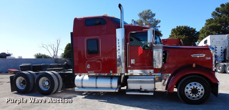 image for item DK0310 2002 Kenworth W900  semi truck