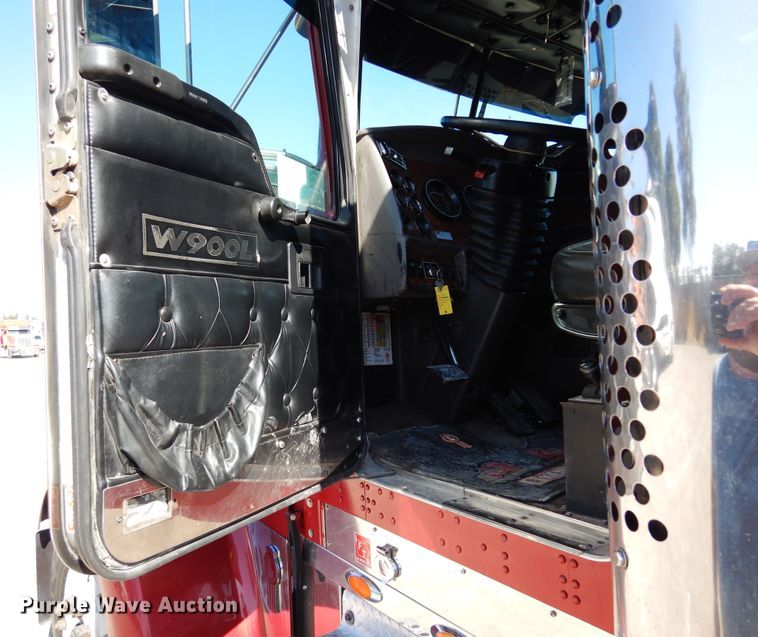 image for item DK0310 2002 Kenworth W900  semi truck
