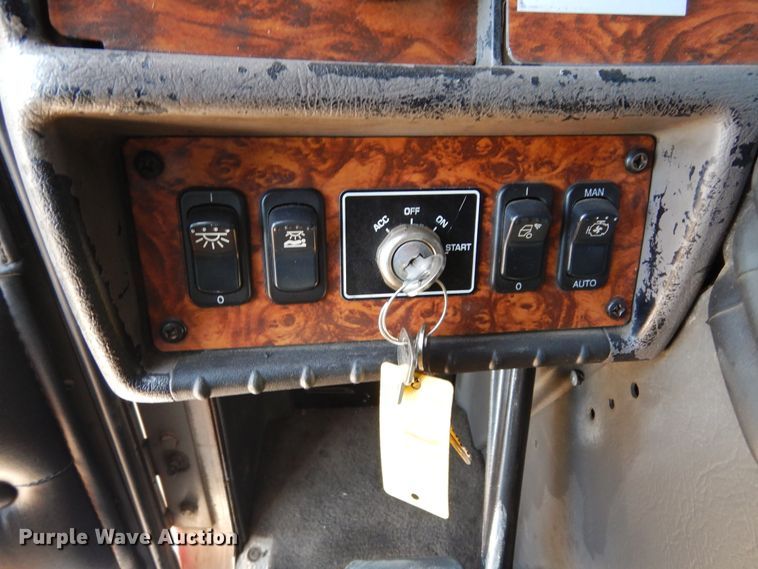 image for item DK0310 2002 Kenworth W900  semi truck