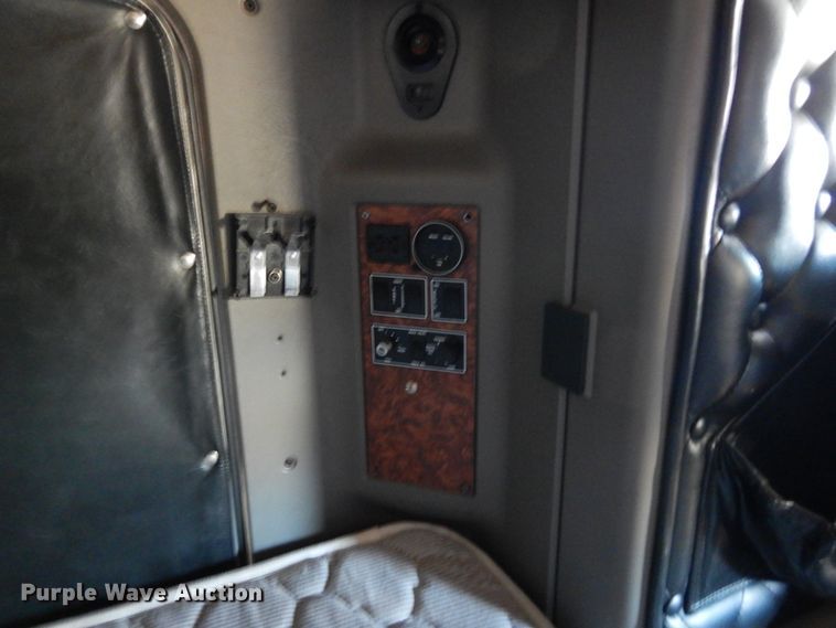 image for item DK0310 2002 Kenworth W900  semi truck