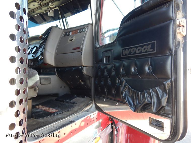 image for item DK0310 2002 Kenworth W900  semi truck