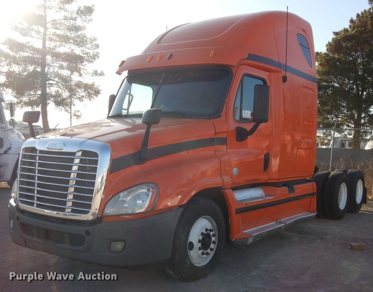 image for item DK0311 2012 Freightliner Cascadia  semi truck