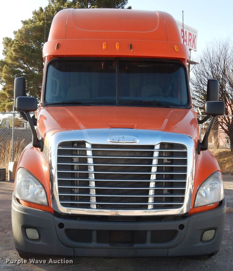 image for item DK0311 2012 Freightliner Cascadia  semi truck