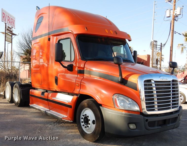 image for item DK0311 2012 Freightliner Cascadia  semi truck