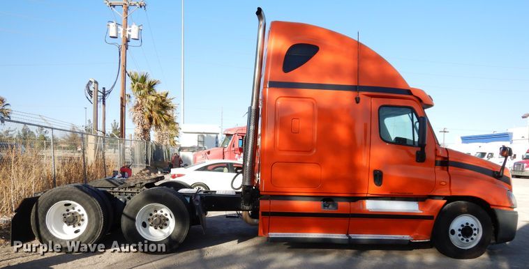 image for item DK0311 2012 Freightliner Cascadia  semi truck