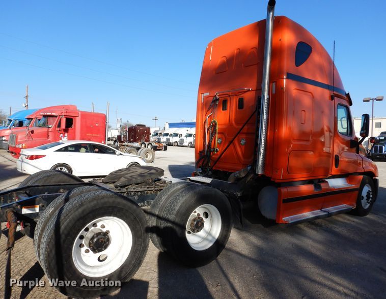 image for item DK0311 2012 Freightliner Cascadia  semi truck