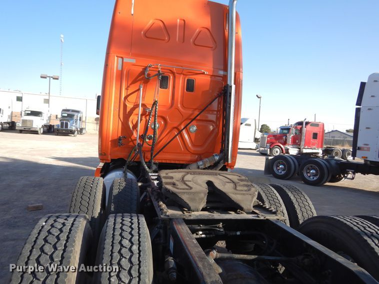 image for item DK0311 2012 Freightliner Cascadia  semi truck