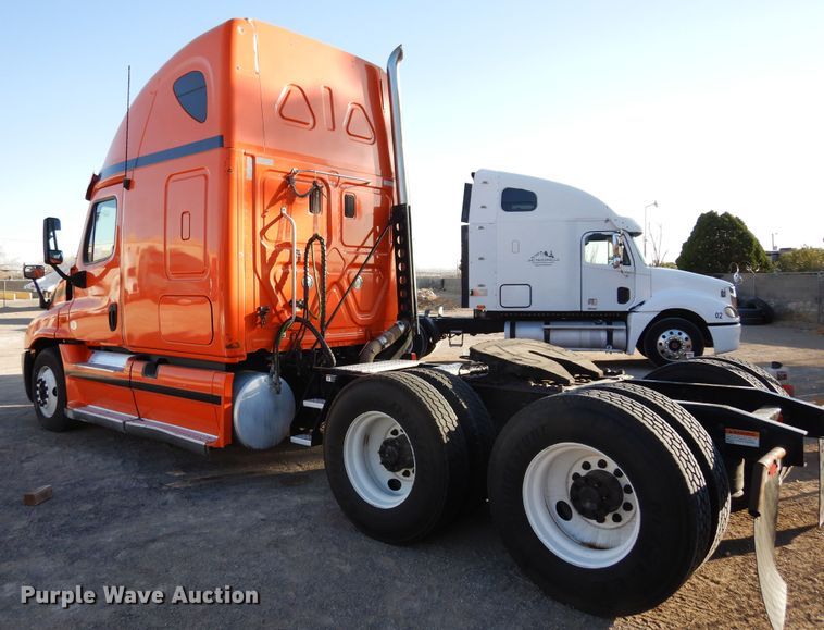 image for item DK0311 2012 Freightliner Cascadia  semi truck