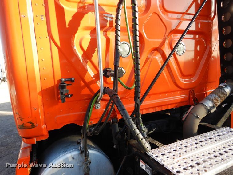 image for item DK0311 2012 Freightliner Cascadia  semi truck