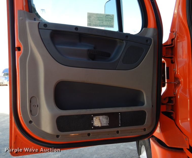 image for item DK0311 2012 Freightliner Cascadia  semi truck