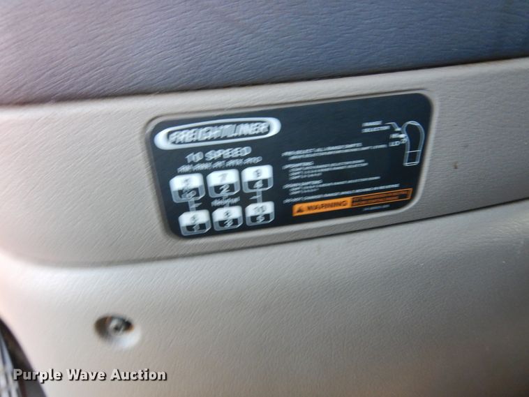 image for item DK0311 2012 Freightliner Cascadia  semi truck