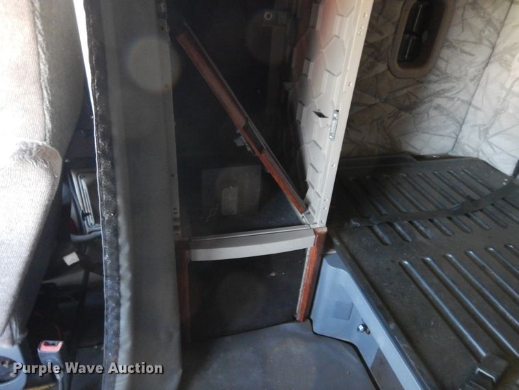 image for item DK0311 2012 Freightliner Cascadia  semi truck