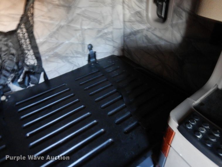 image for item DK0311 2012 Freightliner Cascadia  semi truck