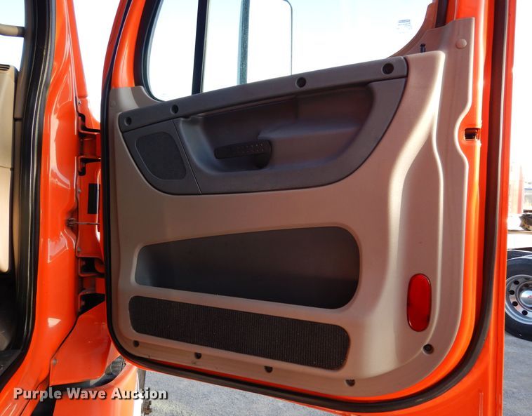 image for item DK0311 2012 Freightliner Cascadia  semi truck