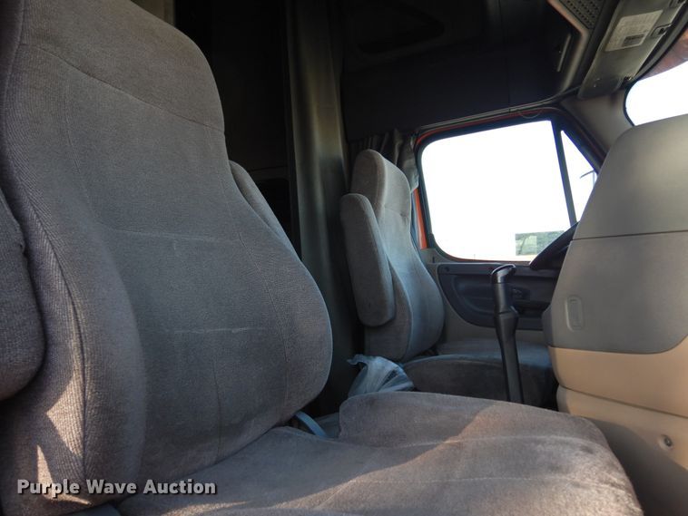 image for item DK0311 2012 Freightliner Cascadia  semi truck