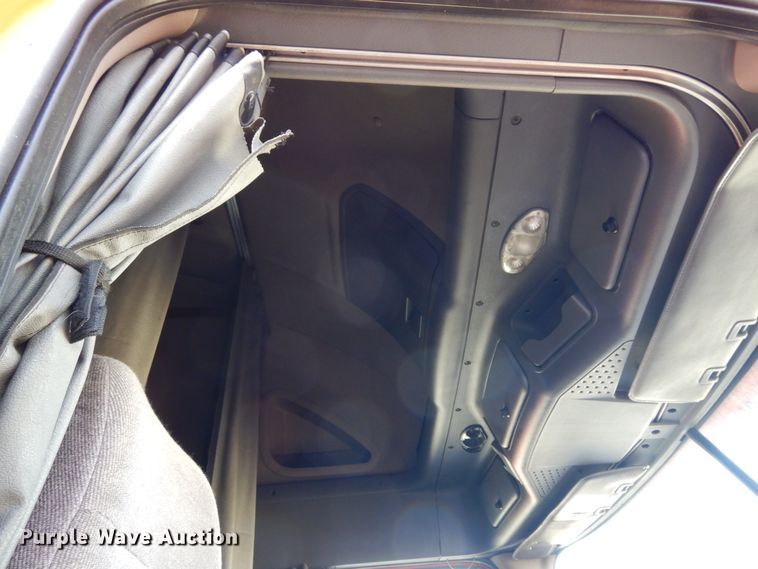 image for item DK0311 2012 Freightliner Cascadia  semi truck