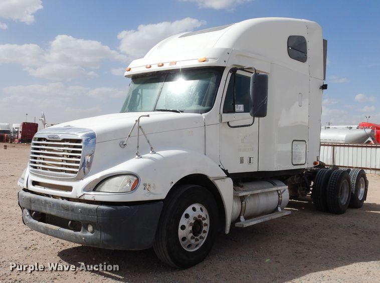 image for item DK0317 2007 Freightliner Columbia 120  semi truck