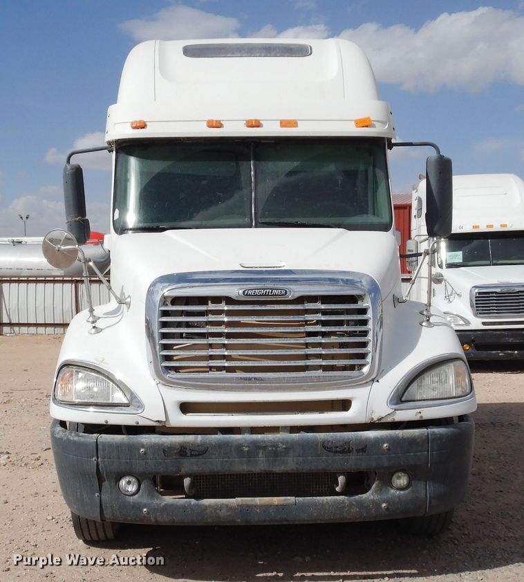 image for item DK0317 2007 Freightliner Columbia 120  semi truck