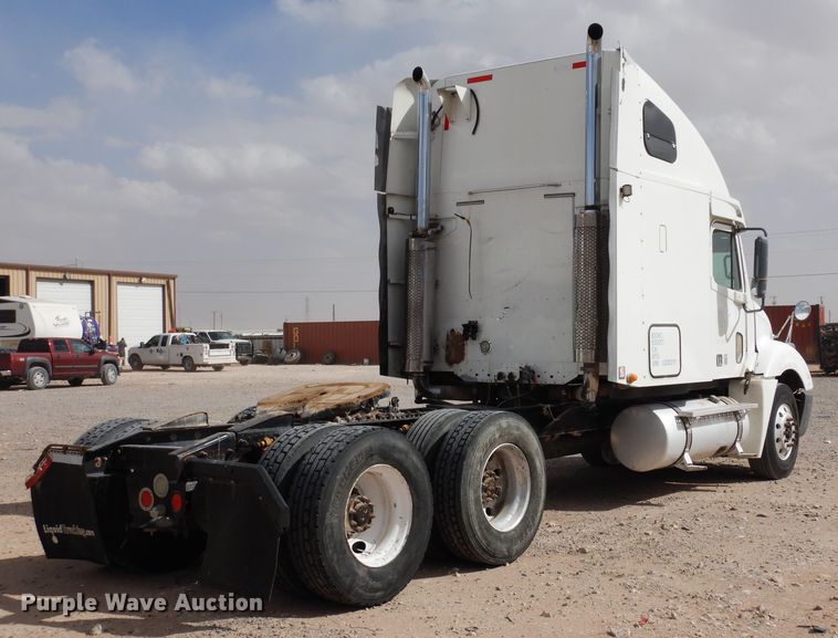 image for item DK0317 2007 Freightliner Columbia 120  semi truck