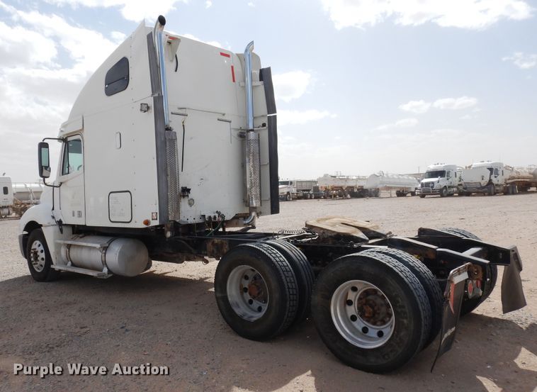 image for item DK0317 2007 Freightliner Columbia 120  semi truck