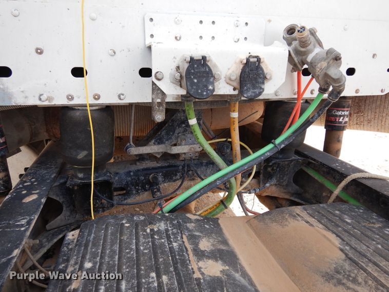 image for item DK0317 2007 Freightliner Columbia 120  semi truck