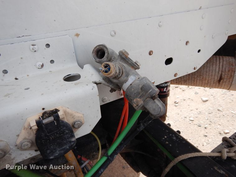 image for item DK0317 2007 Freightliner Columbia 120  semi truck