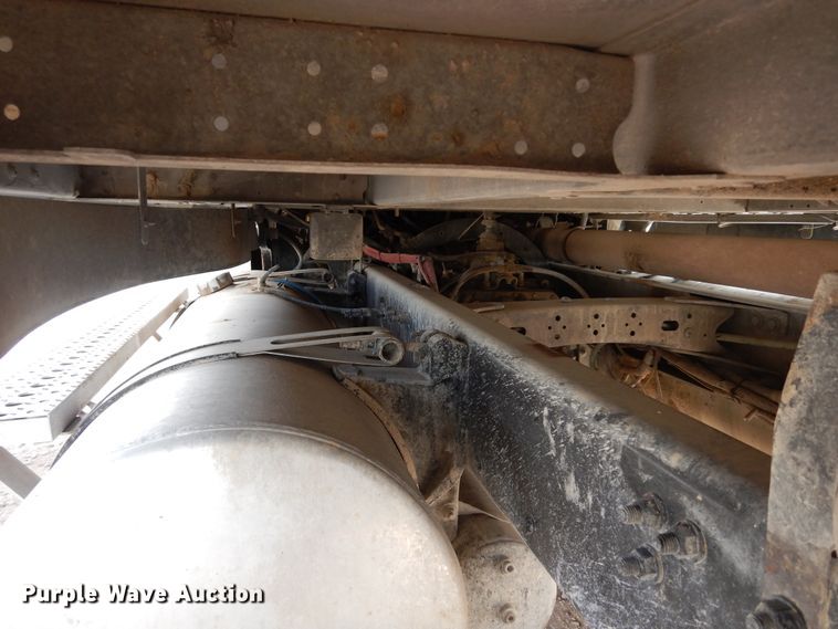 image for item DK0317 2007 Freightliner Columbia 120  semi truck