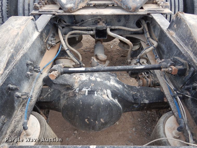 image for item DK0317 2007 Freightliner Columbia 120  semi truck