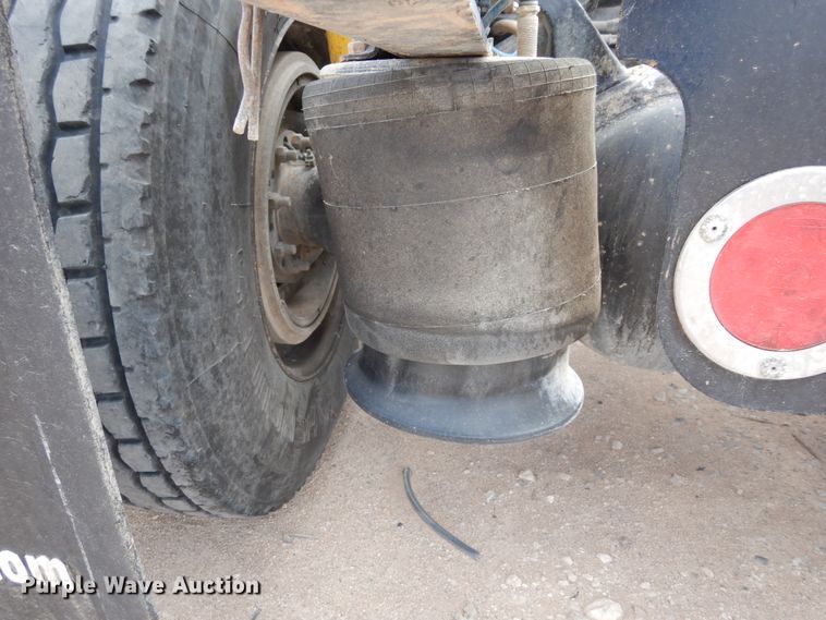 image for item DK0317 2007 Freightliner Columbia 120  semi truck