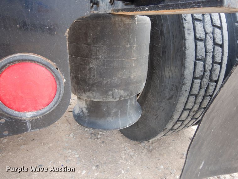 image for item DK0317 2007 Freightliner Columbia 120  semi truck