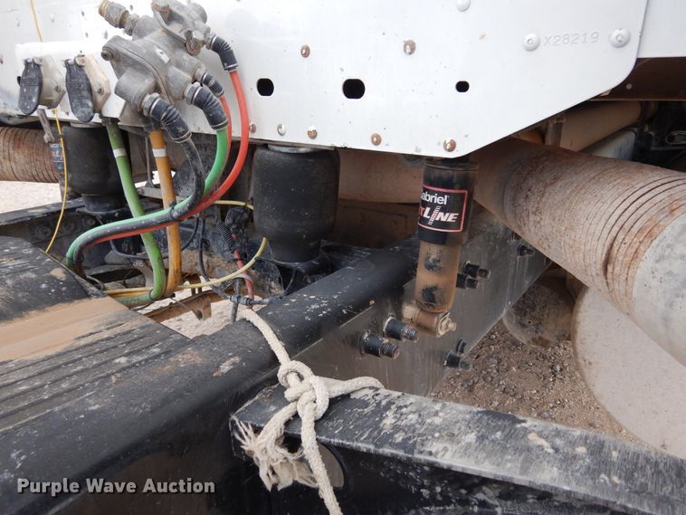 image for item DK0317 2007 Freightliner Columbia 120  semi truck