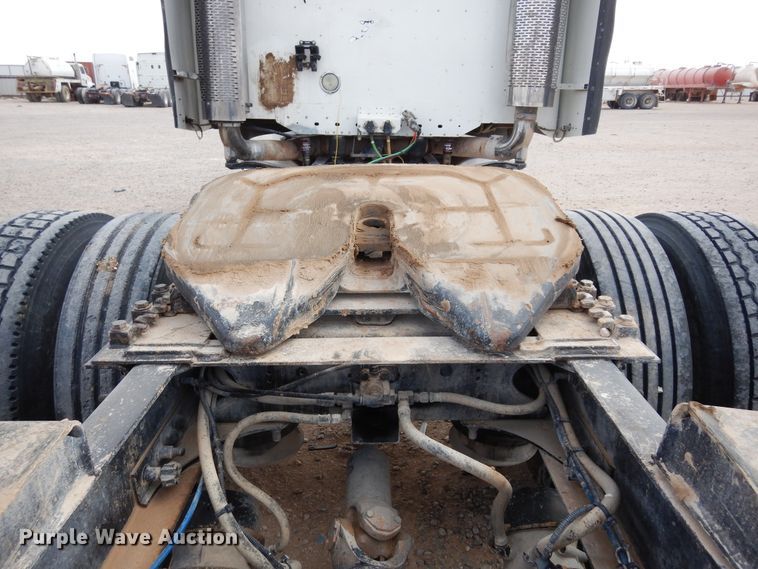 image for item DK0317 2007 Freightliner Columbia 120  semi truck