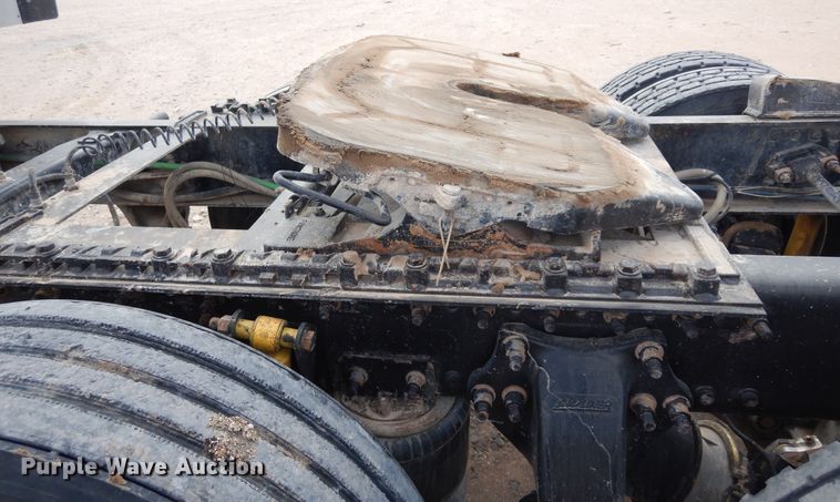 image for item DK0317 2007 Freightliner Columbia 120  semi truck