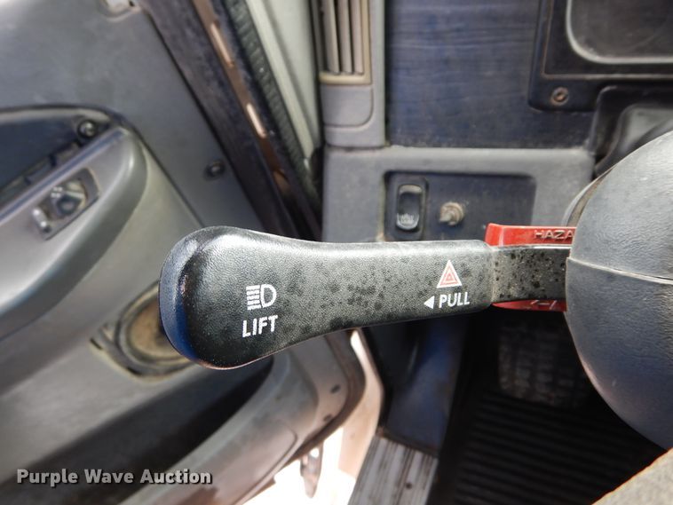 image for item DK0317 2007 Freightliner Columbia 120  semi truck