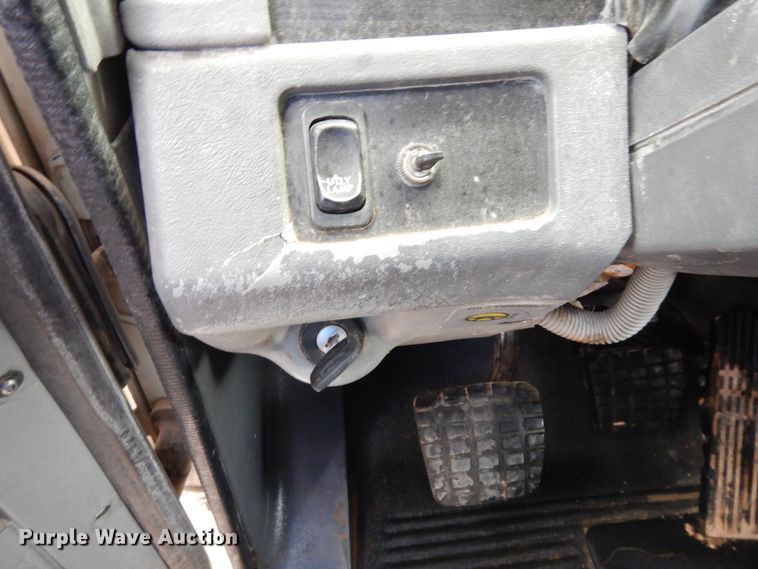 image for item DK0317 2007 Freightliner Columbia 120  semi truck