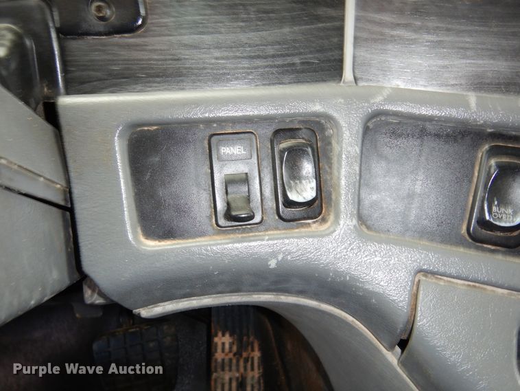 image for item DK0317 2007 Freightliner Columbia 120  semi truck