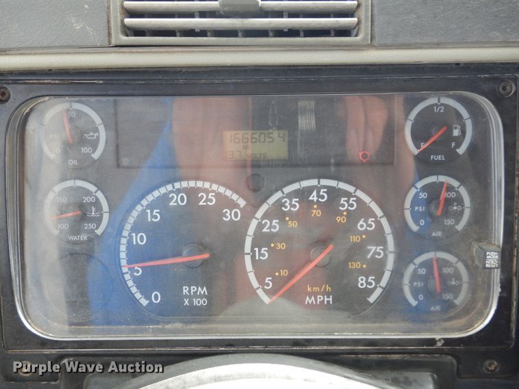 image for item DK0317 2007 Freightliner Columbia 120  semi truck