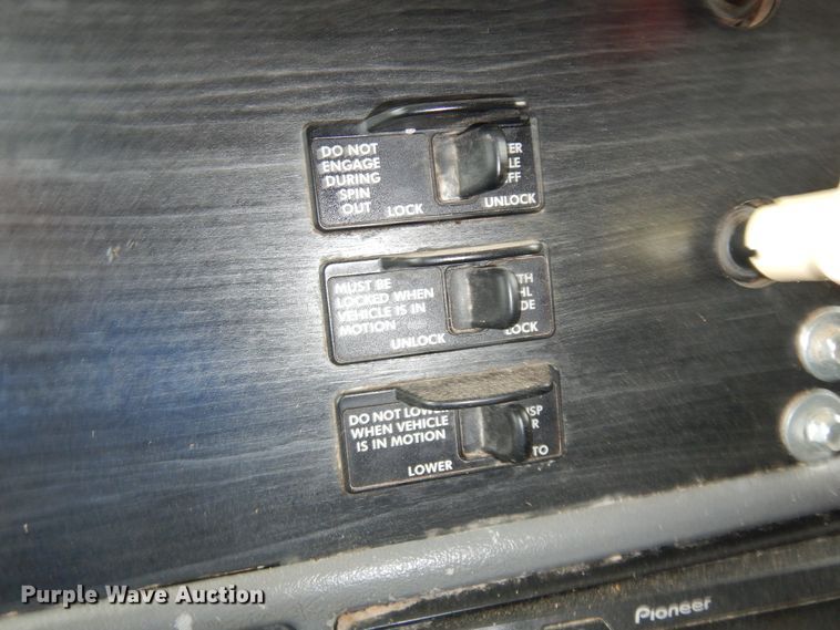 image for item DK0317 2007 Freightliner Columbia 120  semi truck