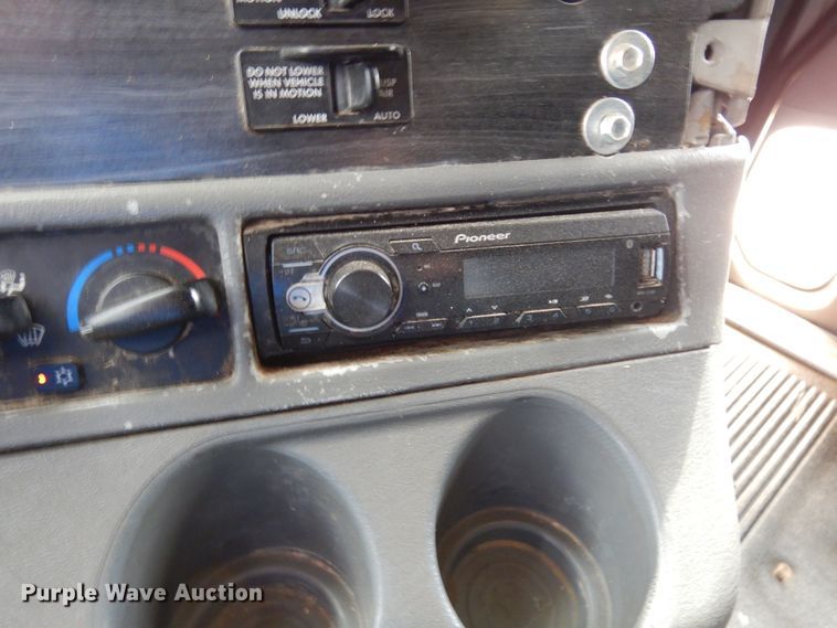 image for item DK0317 2007 Freightliner Columbia 120  semi truck