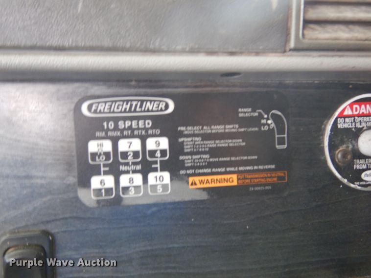 image for item DK0317 2007 Freightliner Columbia 120  semi truck