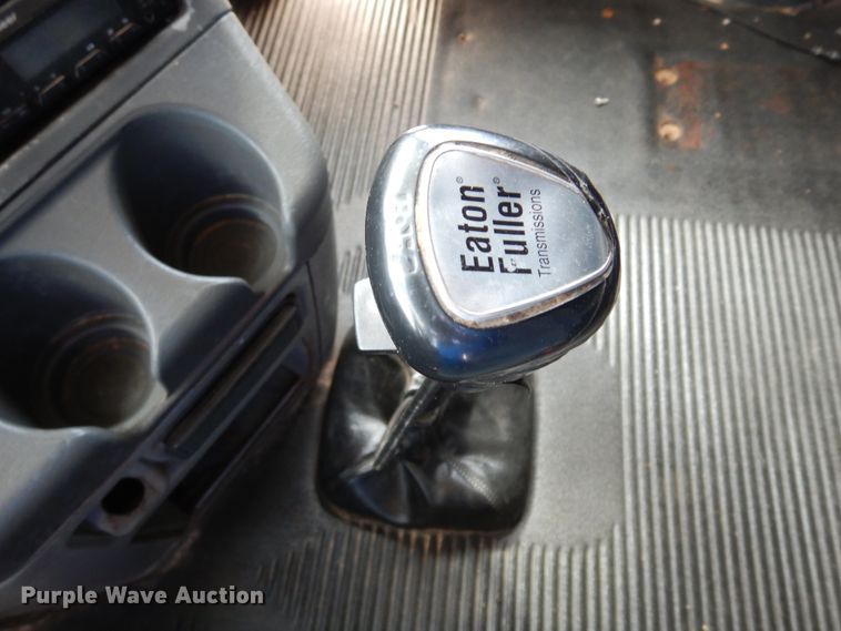 image for item DK0317 2007 Freightliner Columbia 120  semi truck